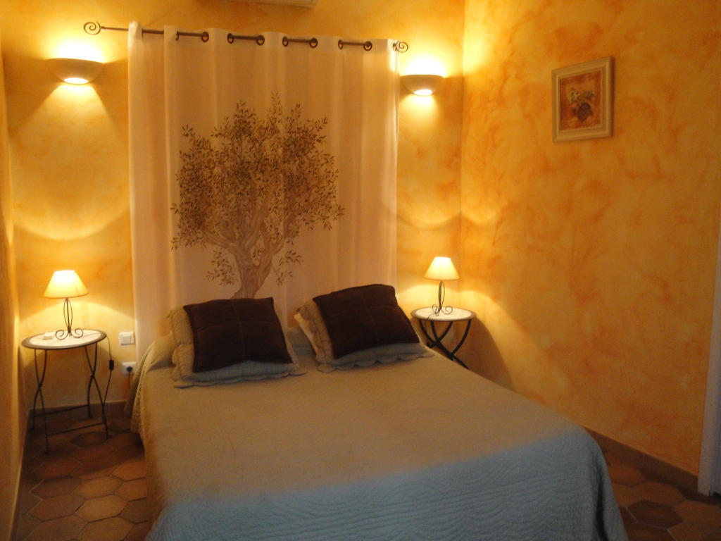 Bastide De La Treille Villa Montaren-et-Saint-Médiers Room photo